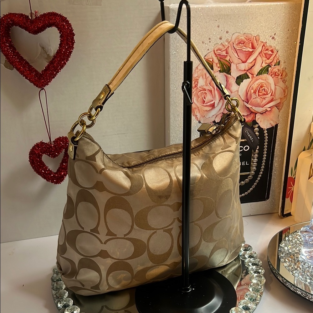 Coach puppy Beige Signature Shoulder Bag - Picture 3 of 11